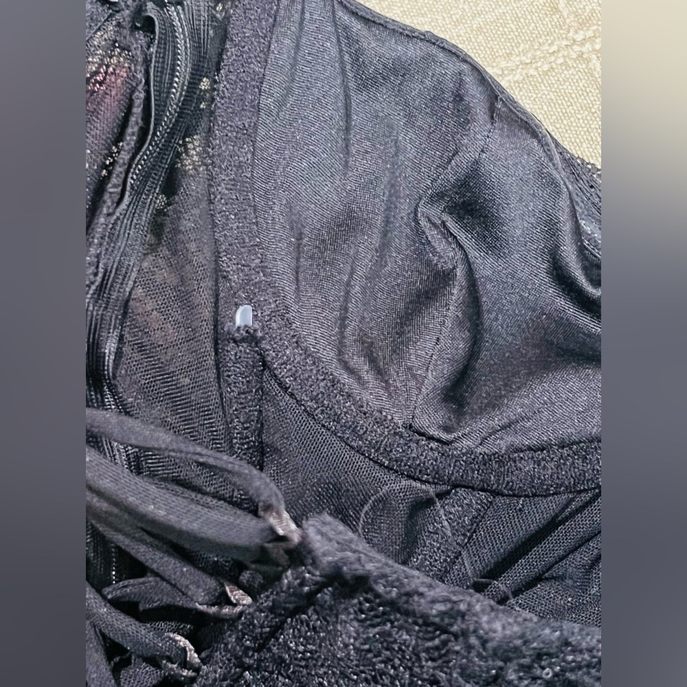 Elegant Black Lace Mini Dress - Picture 10 of 11